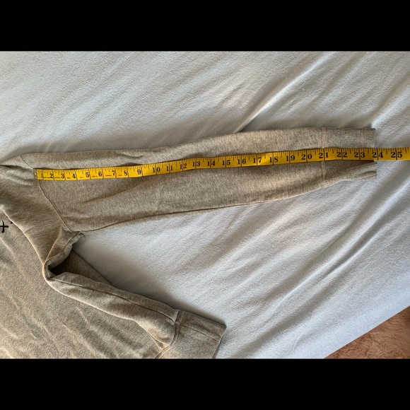 Uniqlo x Kaws hoodie - Picture 7 of 7